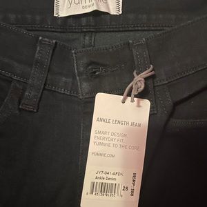 Yummie ankle length black jeans